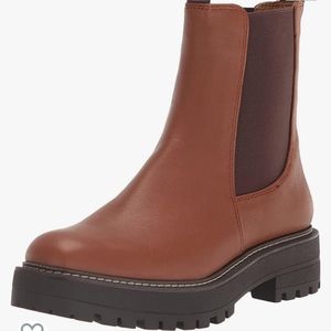 NWOT ...LAGUNA CHELSEA Golden Carmel BOOT...Size 7.5